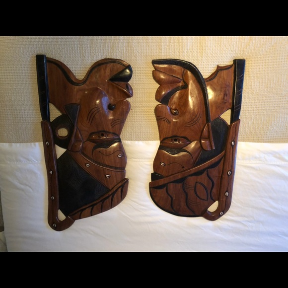 Hand carved African masks - Picture 2 of 3